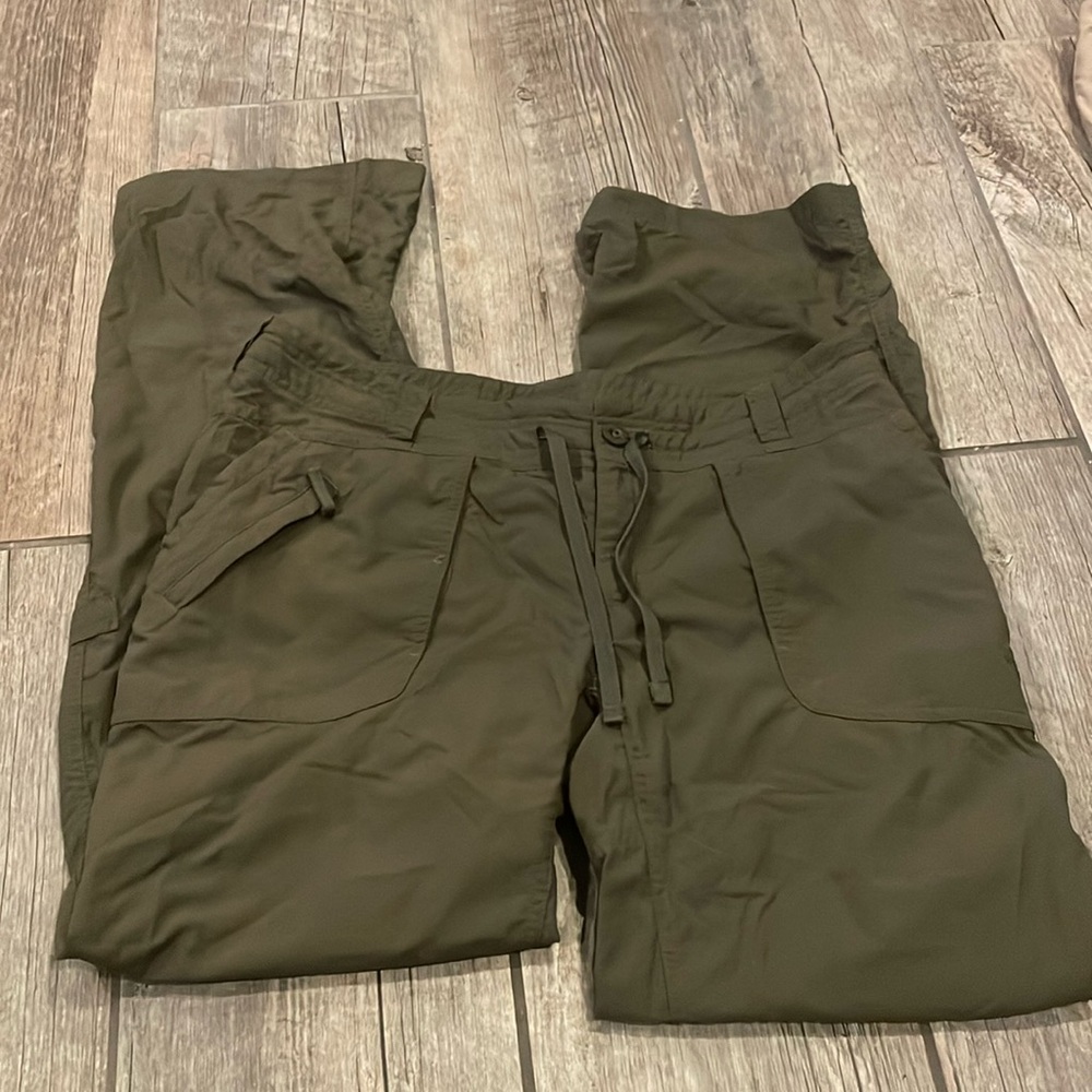 Women’s The North Face hiking convertible pants, size 12 but fits like 8